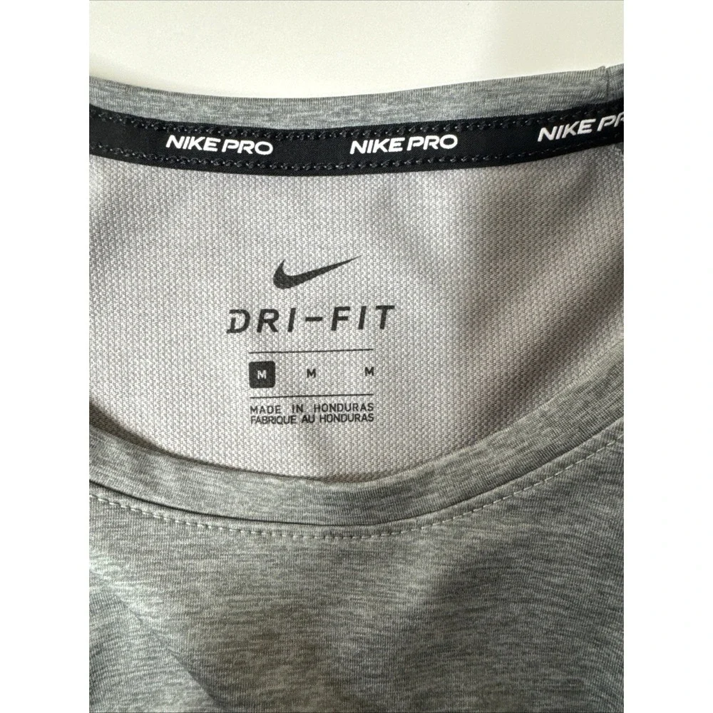 Nike Pro Dry Fit Shirt Size M Short Sleeve Womens Crew Neck Gray Athletic Fit